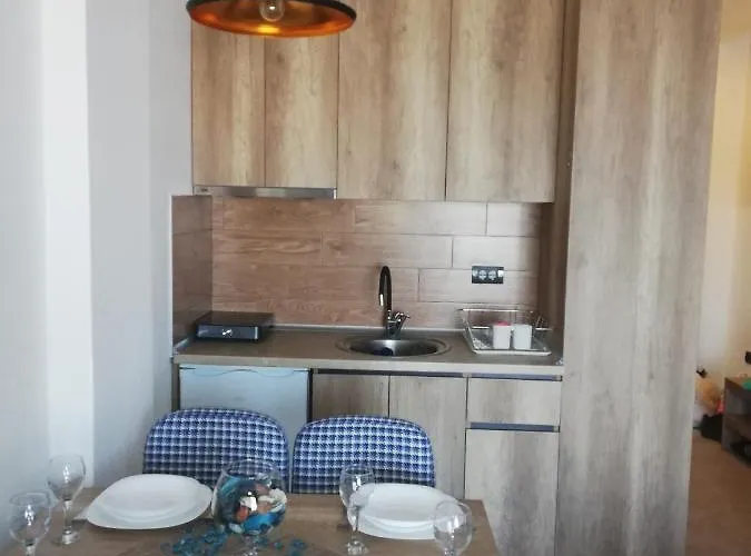 Adelfes P16, Milmari *