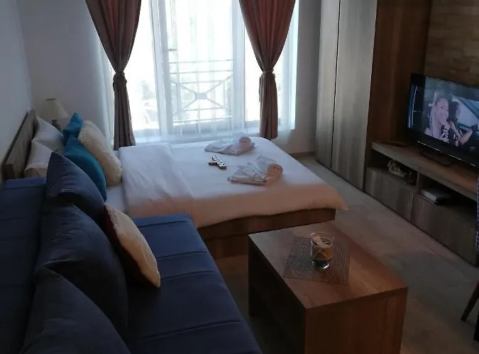 Apartman Adelfes P16, Milmari