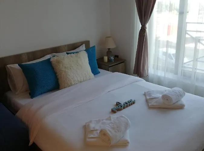 Adelfes P16, Milmari Apartman